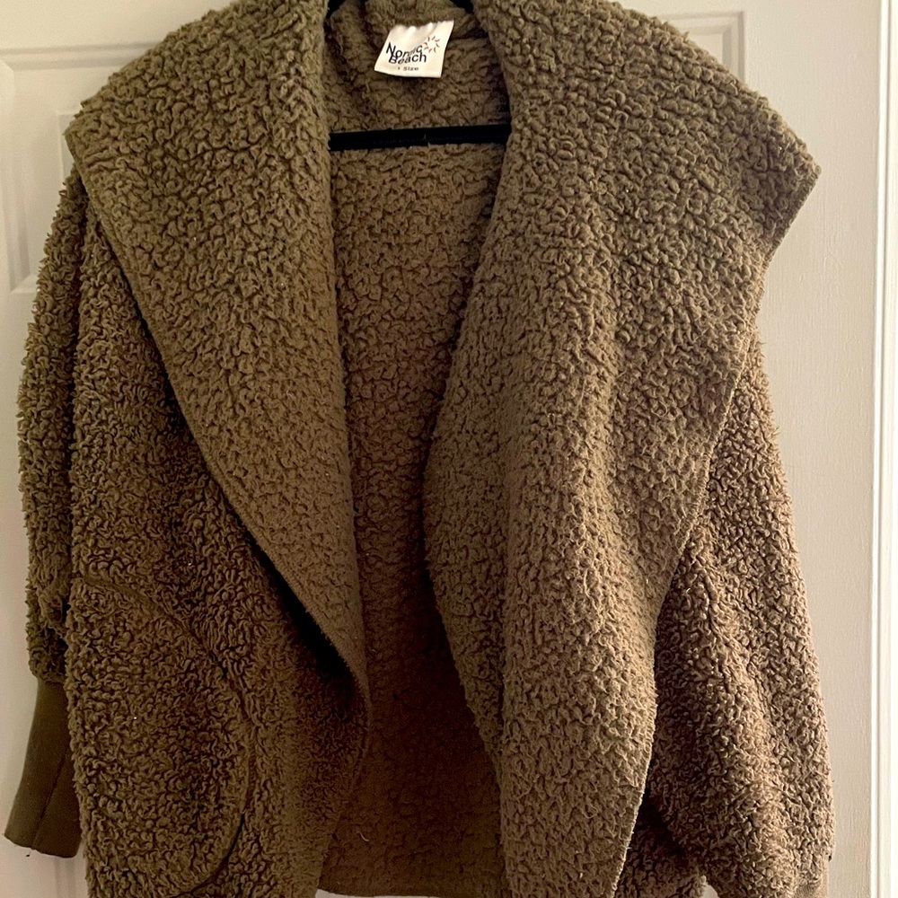 NORDIC BEACH OLIVE WRAP. One size